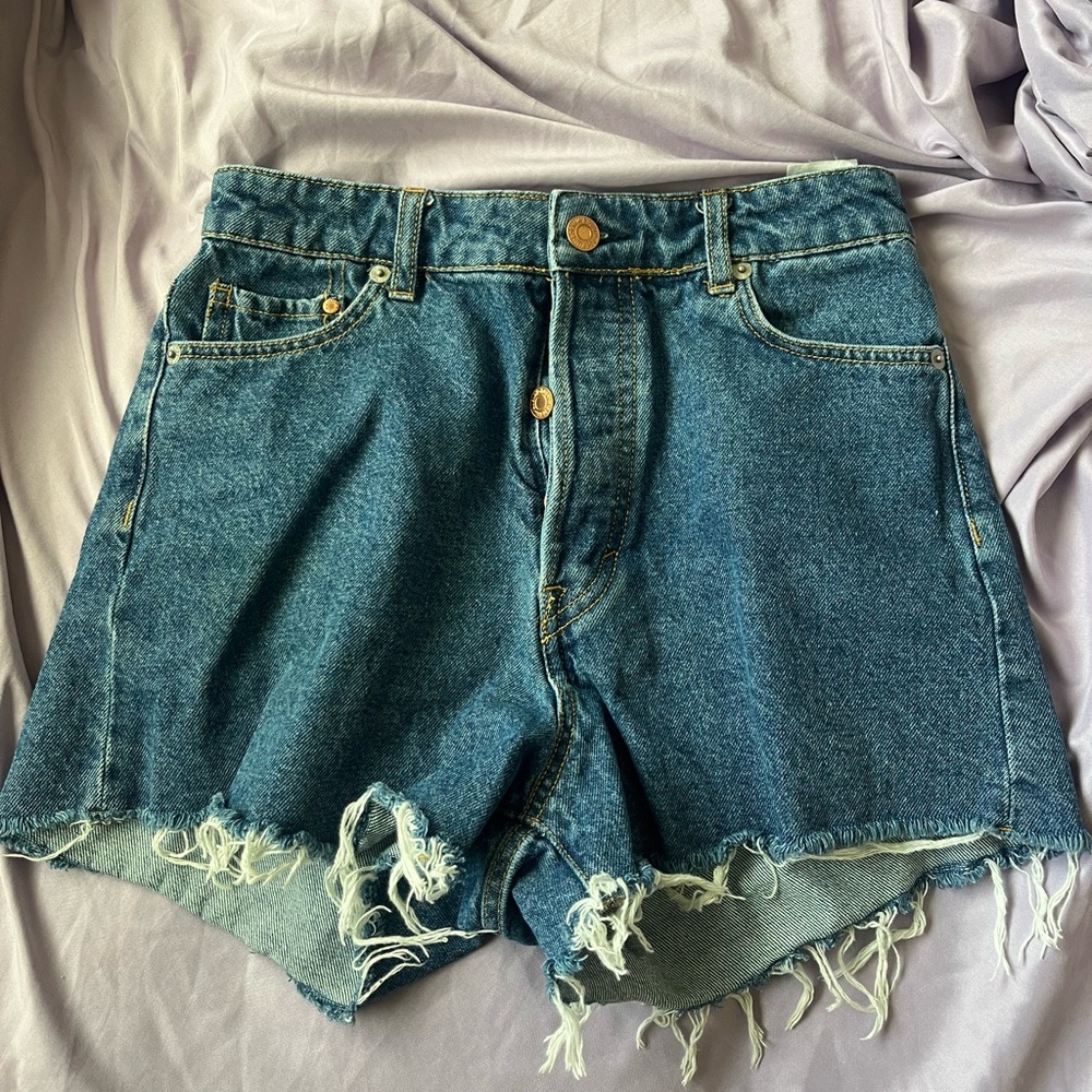 H&M jean shorts. size 2